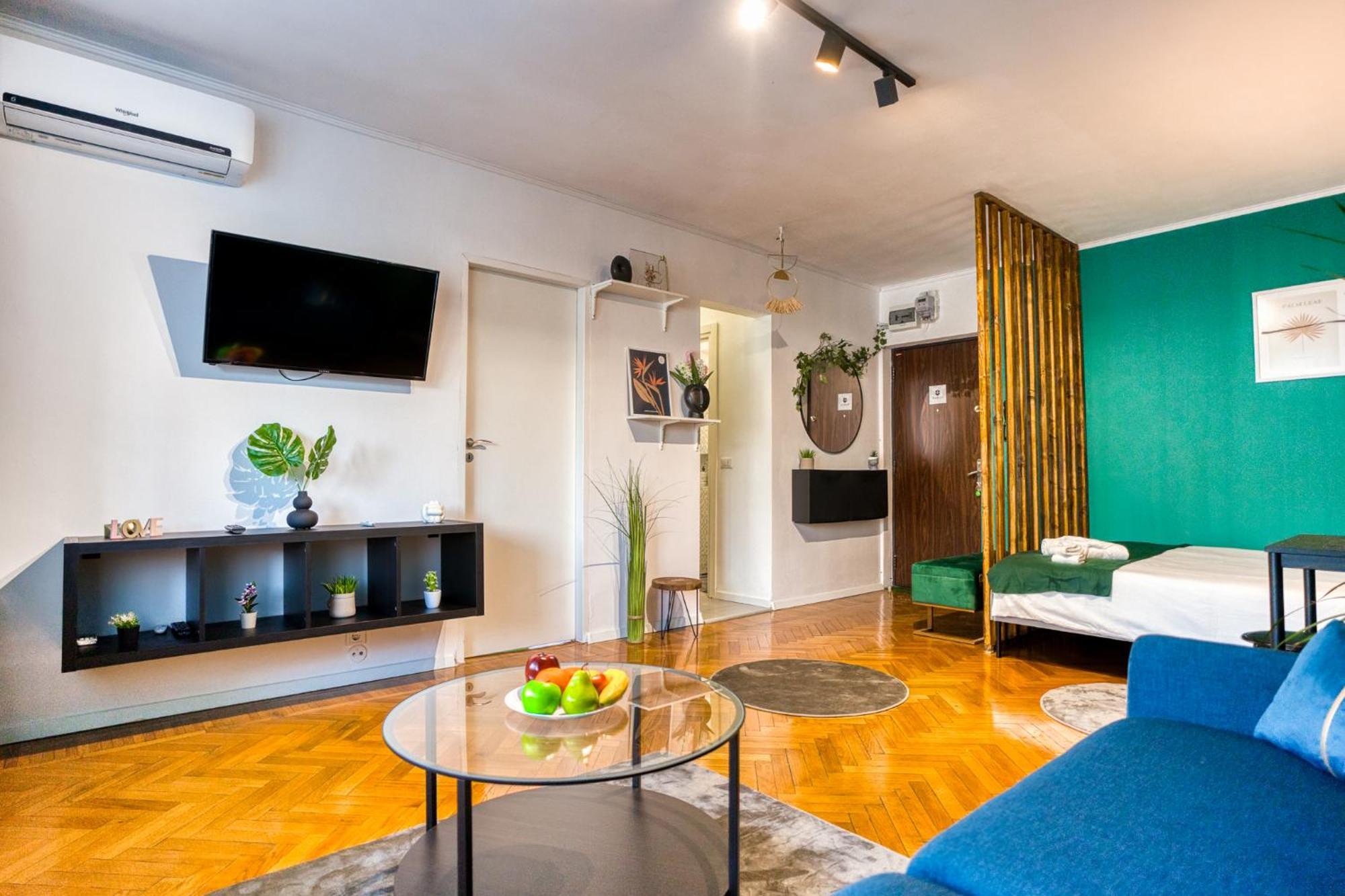 Hacienda Royal Palace - Central Designer Apartment Bucharest Exterior photo