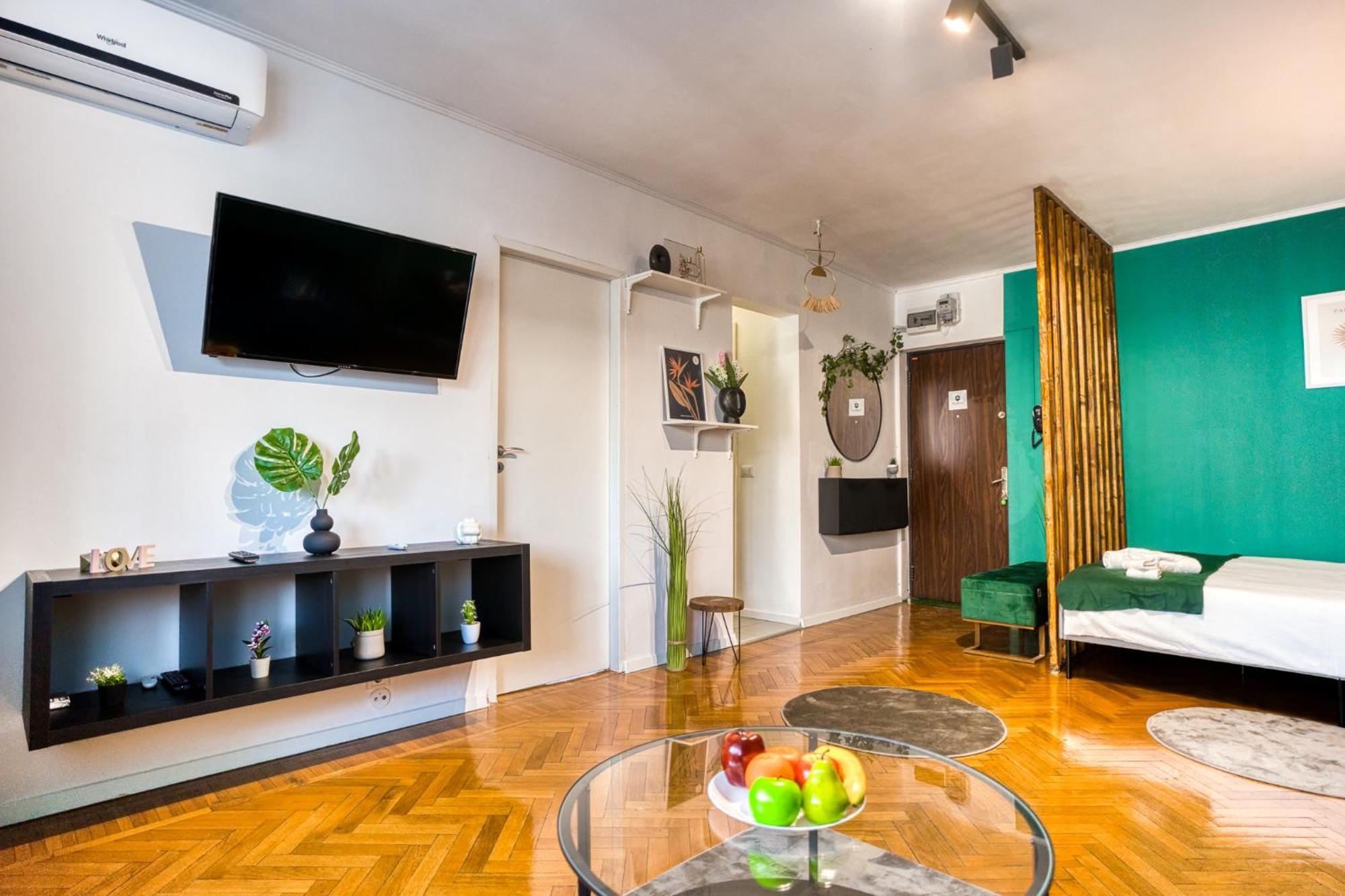 Hacienda Royal Palace - Central Designer Apartment Bucharest Exterior photo