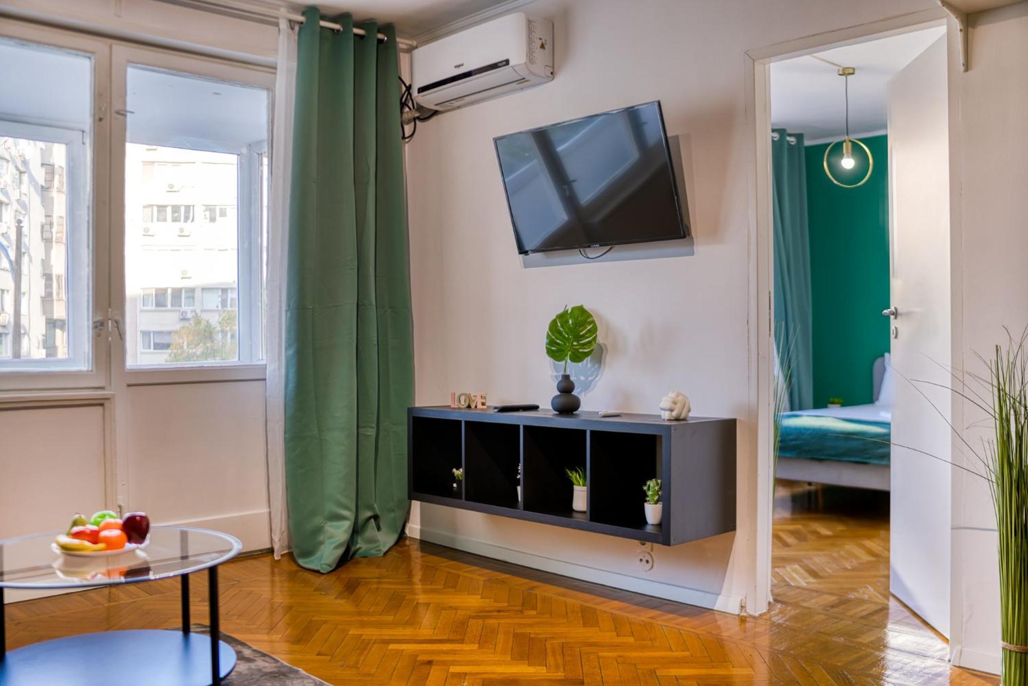 Hacienda Royal Palace - Central Designer Apartment Bucharest Exterior photo